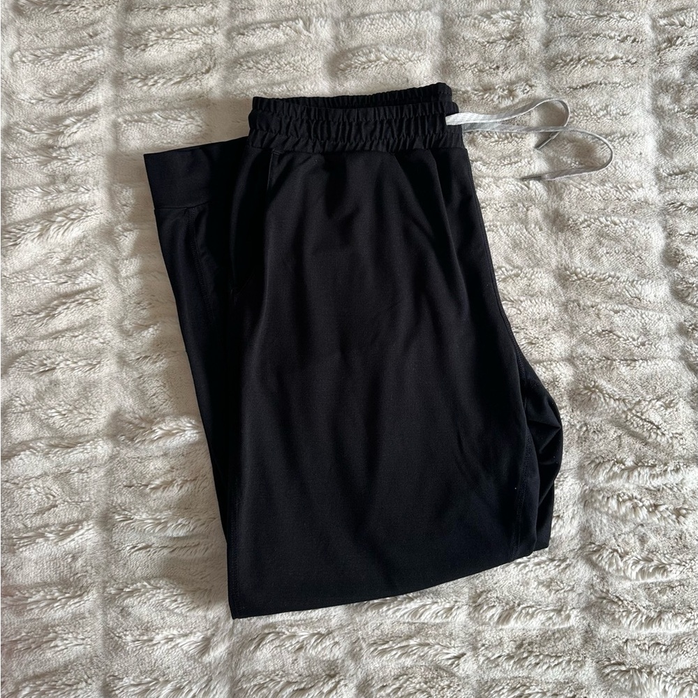 Vuori Women's Black Joggers VGUC Medium